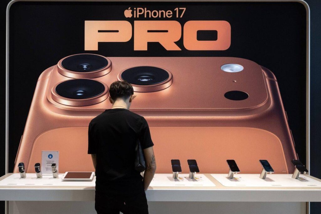 親愛なるiPhoneは人々を店に連れて行きます。 2000ユーロの価格でさえ怖がらない