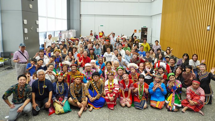 台湾原住民の祭典「収穫祭2025」閉会集合写真(写真／Facebook@Noriyuki Kan)
