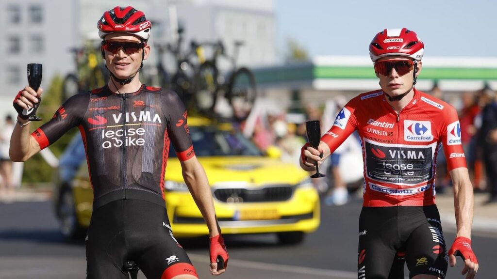 Jonas VingegaardはVuelta AEspañaに勝ちます - しかし、抗議者はお祝いを台無しにします