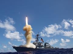 アメリカ海軍が初めて実戦で使用したミサイル「SM-3」とは…大気圏外での迎撃能力も | Business Insider Japan