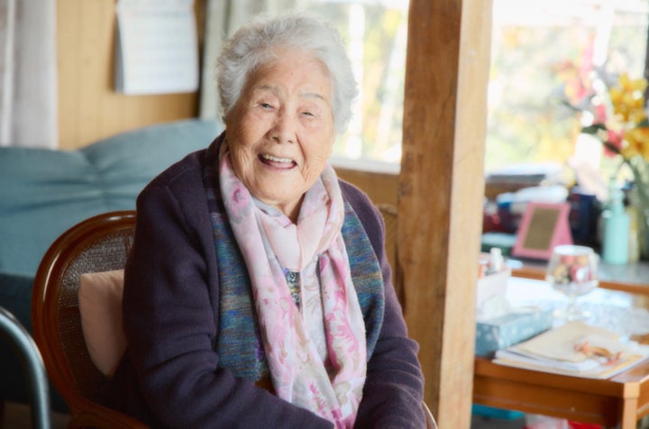 集団自決の生存者で、魂魄之塔のそばで長く花を売っていた大屋初子さんの近影