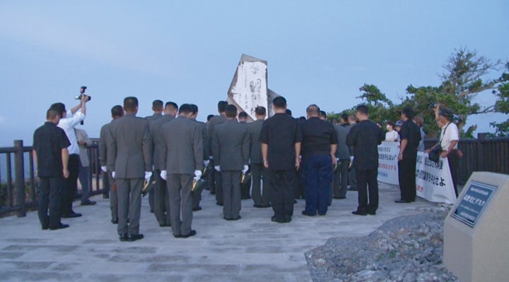 牛島満中将を祀った「黎明之塔」を訪れる自衛隊。ここ数年は「参拝」する姿は確認されていないという。