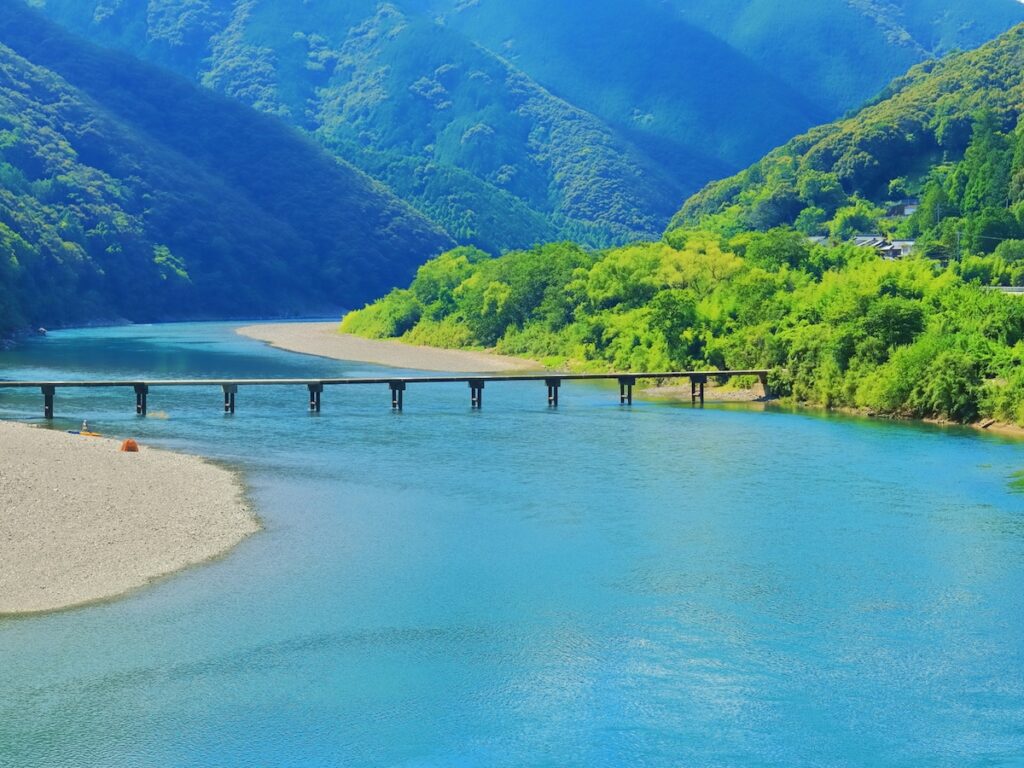 「ナンバープレートにしたい」と思う高知県の地名ランキング！ 2位「四万十市」を抑えた1位は？【2025年調査】 - All About ニュース