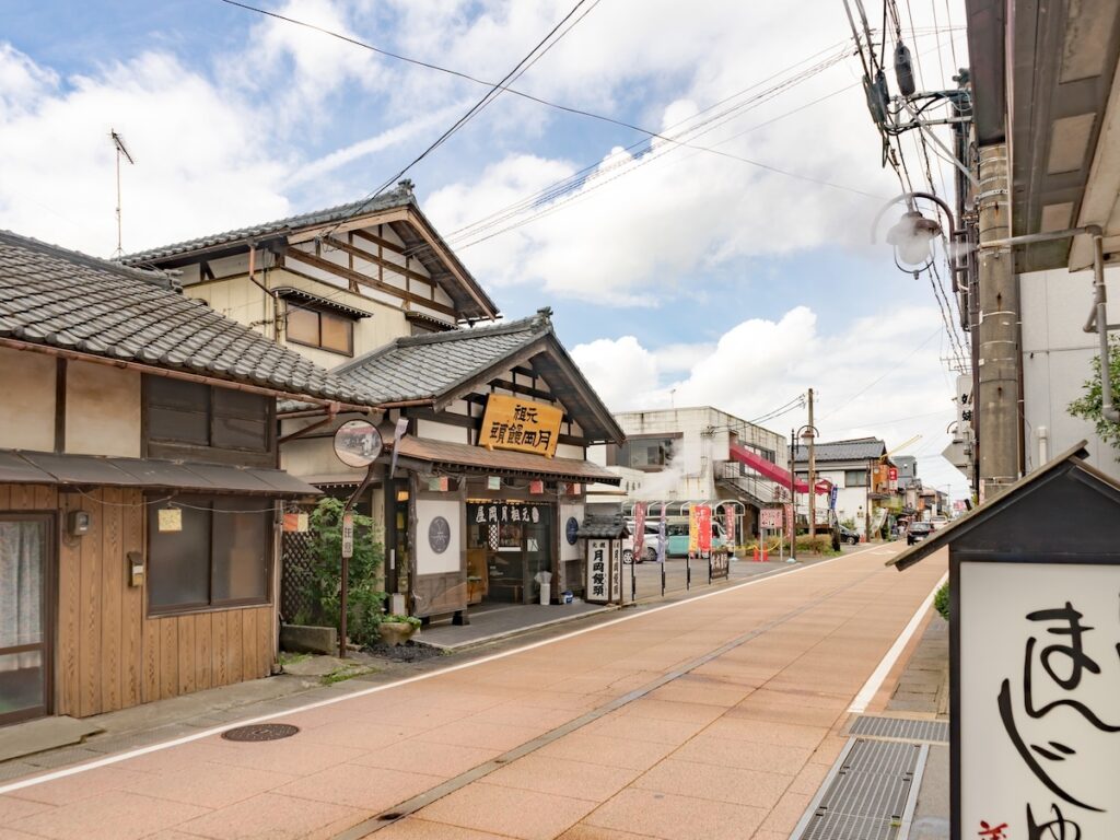 「1人旅で行きたい新潟県の温泉地」ランキング！ 2位「月岡温泉」、1位は？【2025年調査】 - All About ニュース