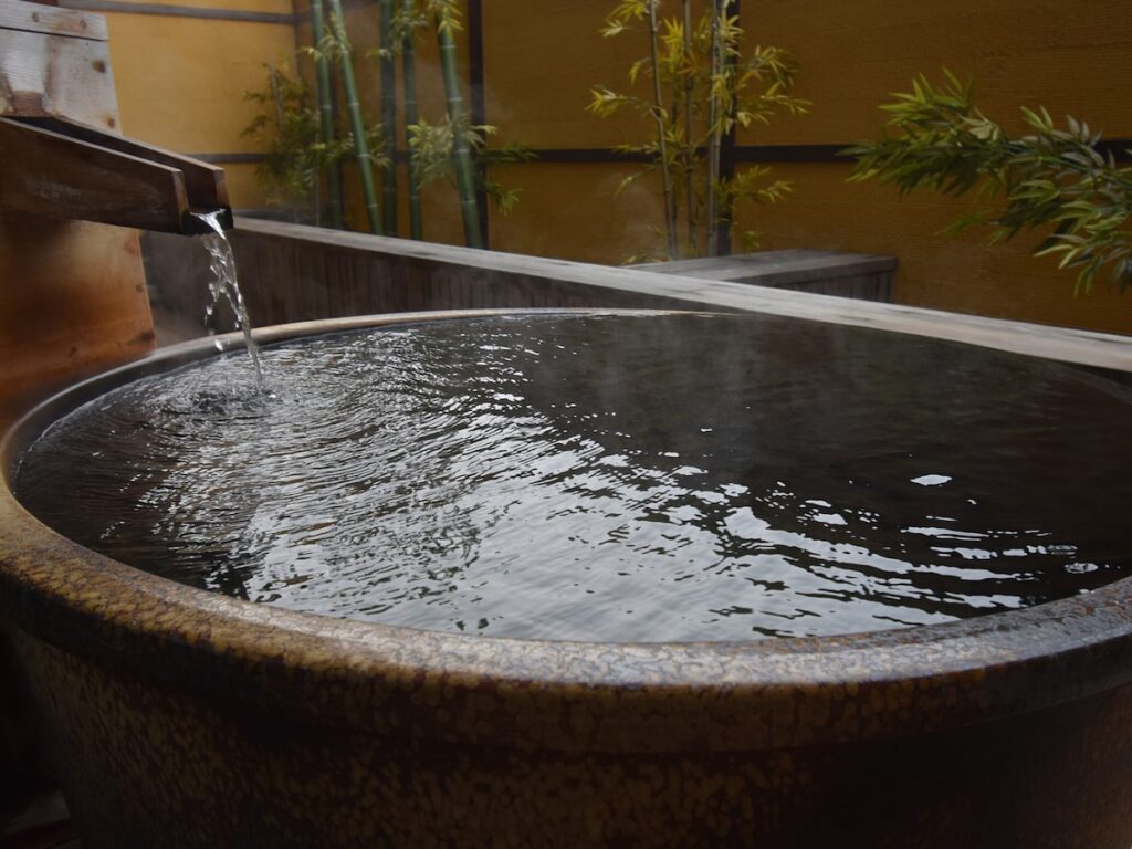 秋に行きたい「滋賀県の温泉地」ランキング！ 2位「信楽温泉」に大差をつけた1位は？【2025年調査】 - All About ニュース