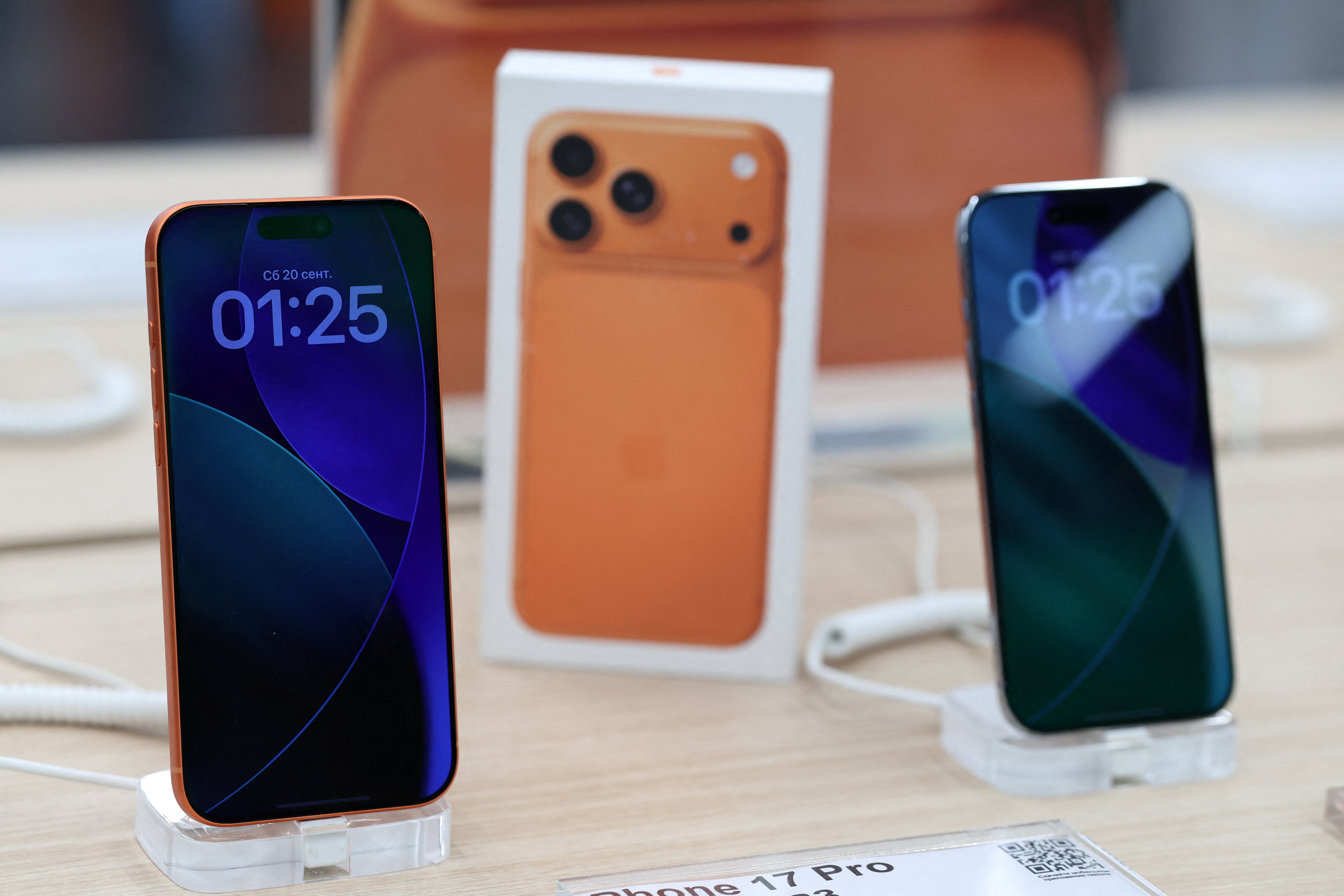 ロシアで新型iPhone17発売、景気減速でも予約注文急増