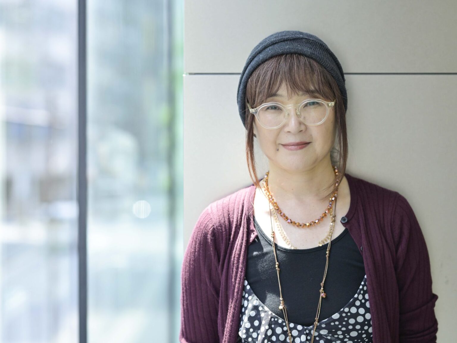 「日本の女性は仕事も家事もなんでもがんばりすぎ」ブレイディみかこが語るイギリスの「いい具合の適当さ」と経済的疲弊の影、『シスター フット エンパシー』｜OTONA SALONE