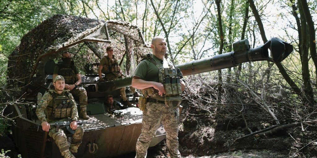 ロシアは、ポクロフスクへの攻撃のために戦車を大衆にしています。ウクライナは、道路でそれらを破壊することを目指します。
