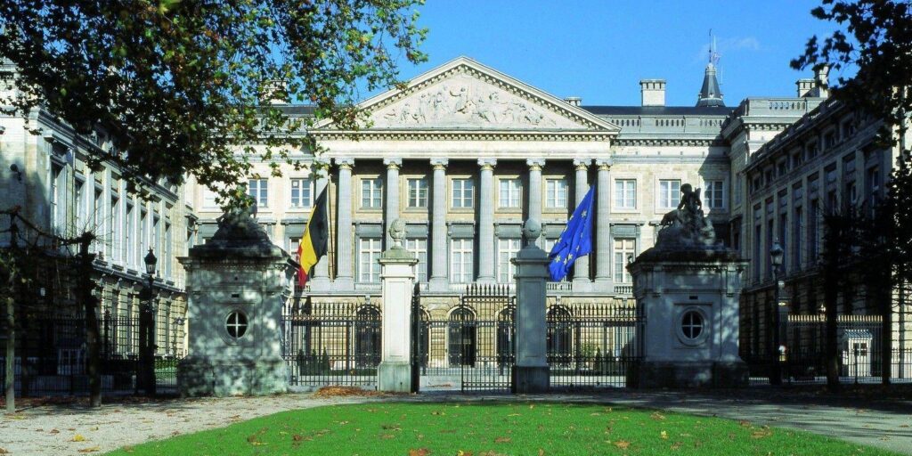 連邦議会の議題にイスラエルの制裁を維持するために公式の請願書に署名する（その必要なもの）