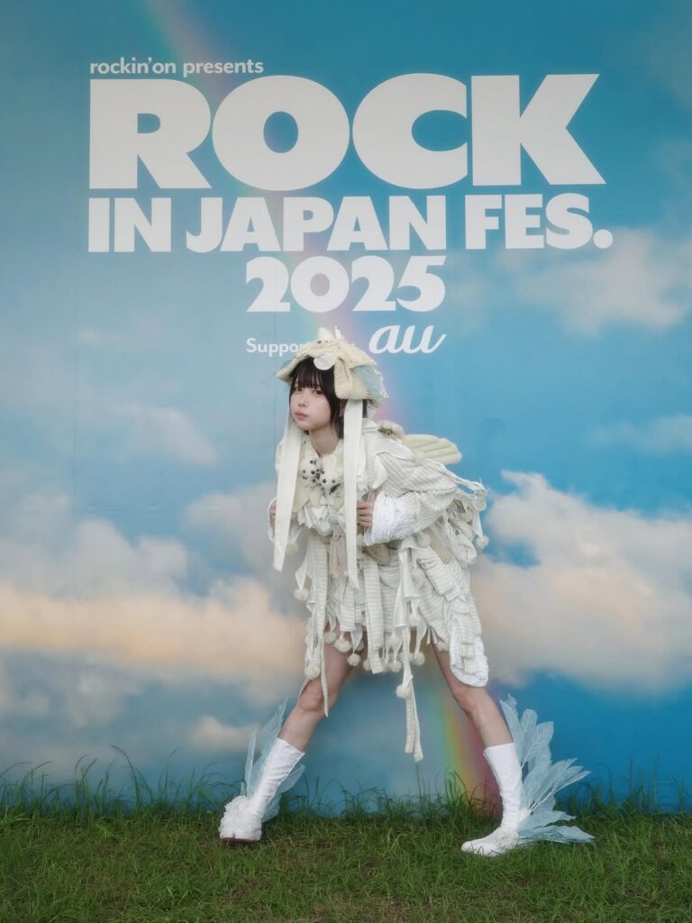 あのちゃん、ロッキン2025で魅せた圧巻ビジュ公開でファン大盛況！ | 話題の投稿 | スポーツブル (スポブル)