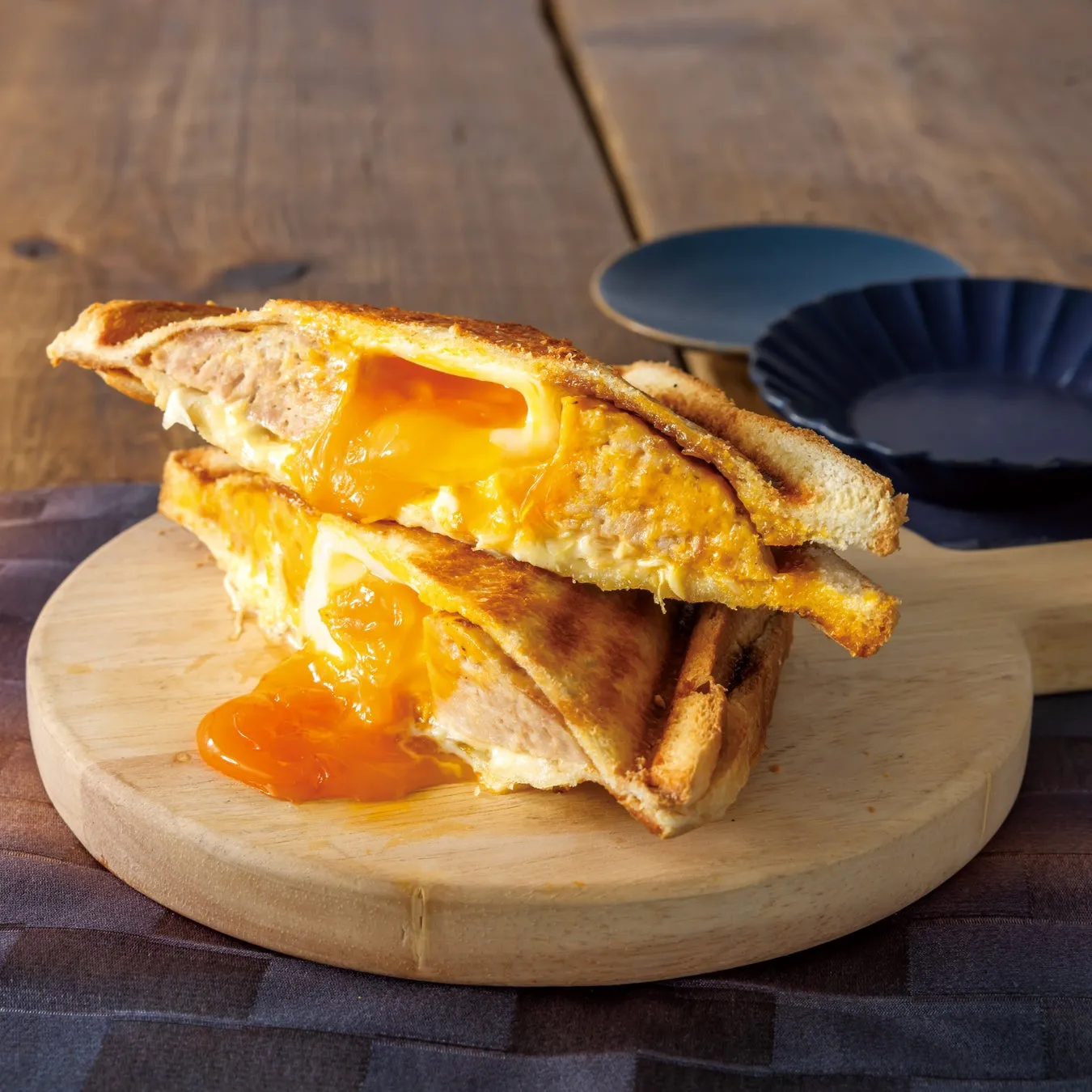 とろ～りたまごのお月見ホットサンド