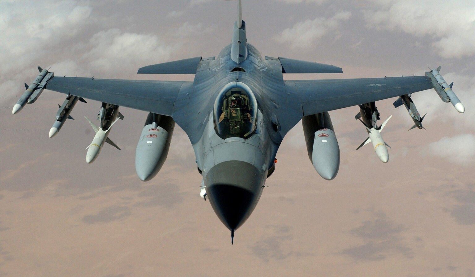 ポーランドがしたように、なぜロシアのドローンが撃ち落とされなかったのですか？防衛省：引っ張る必要はありませんでした