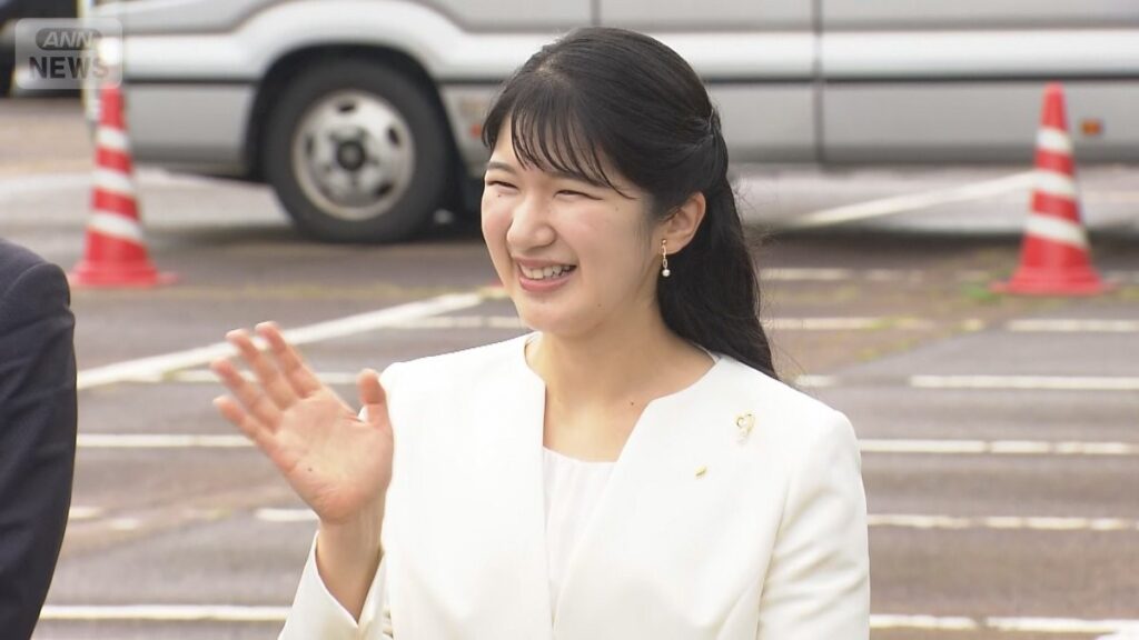 【写真まとめ】愛子さまハーフアップに白いスーツ　園児らに「どんなお遊びをしますか？」と質問　錦鯉の里や中越地震の被災地を訪問【初めての新潟での様々な表情をたっぷりと】