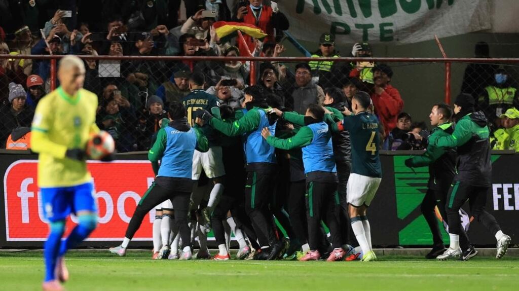 ボリビア、標高4100メートルの高地で王国ブラジルを撃破する大金星！W杯南米予選最終節でまさかのドラマ - Qoly