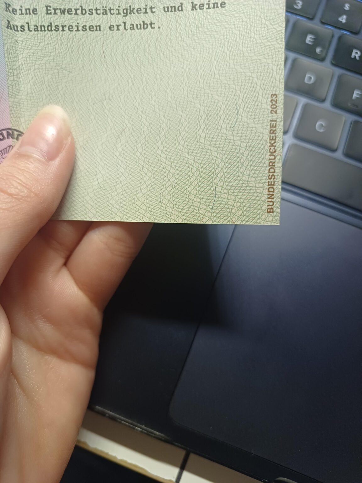 フィクション証明書について尋ねる