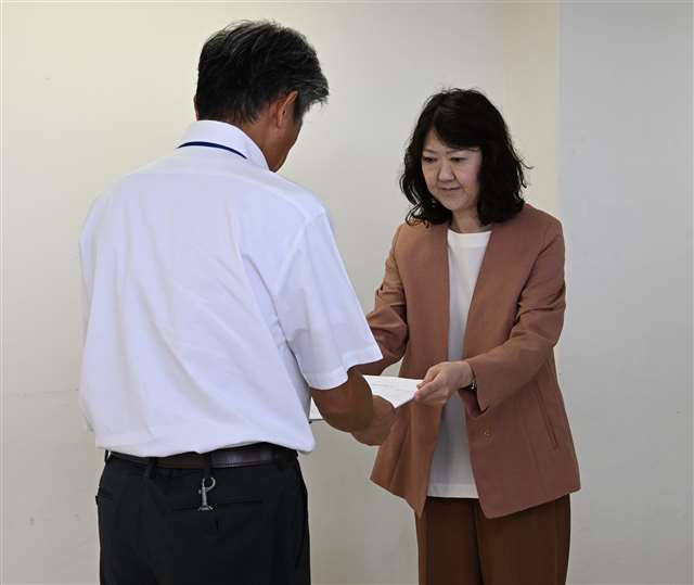 本年度の最低賃金、早い発効求め異議 秋田県労連「答申額は不十分」 - 秋田魁新報電子版