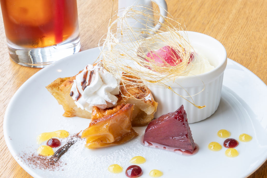 「Dining cafe Dai（ダイニングカフェ ダイ）」　ミニケーキなどの画像