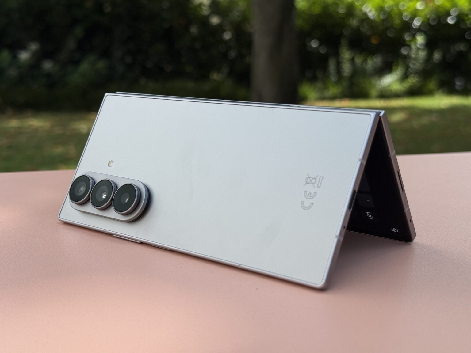 サムスン Galaxy Z Fold7はヒットとなり、ヨーロッパで売上チャートを駆け抜け、競争相手を圧倒しました。 Samsung Magazine サムスン Galaxy Z Fold7はヒットとなり、ヨーロッパで売上チャートを駆け抜け、競争相手を圧倒しました。 Samsung Magazine