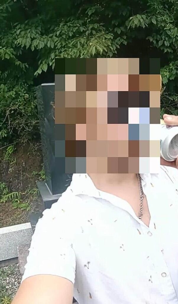 外国人男性が「お墓荒らし」投稿、批判相次ぐ「二度と日本に来るな」【「謝罪しろ」「二度と日本に来るな」などと批判相次ぐ】