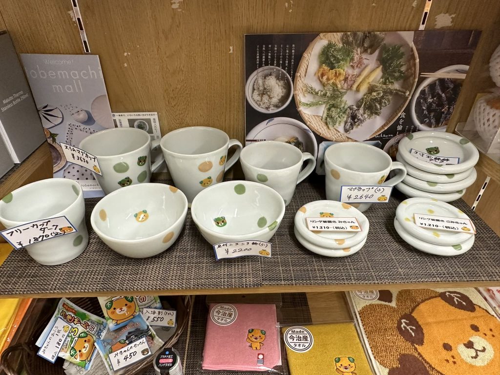 みきゃんグッズのお皿等