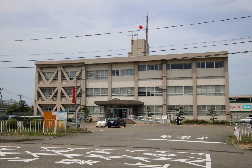 「不審者がいる」と従業員が通報 宿泊施設のソファを壊し、さらに覚醒剤を使用した疑いで50代男性を逮捕 - 新潟県内のニュース｜にいがた経済新聞