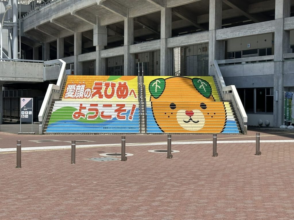 愛媛ニンジニアスタジアムの超巨大みきゃん2