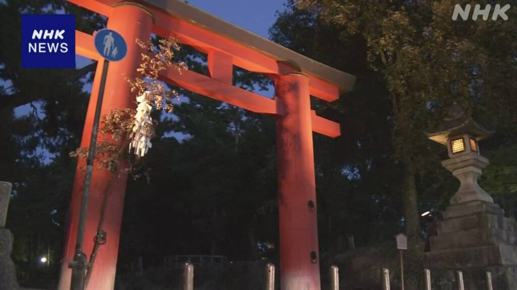 奈良 世界遺産の春日大社 柱に落書きか 名前のような文字など - nhk.or.jp