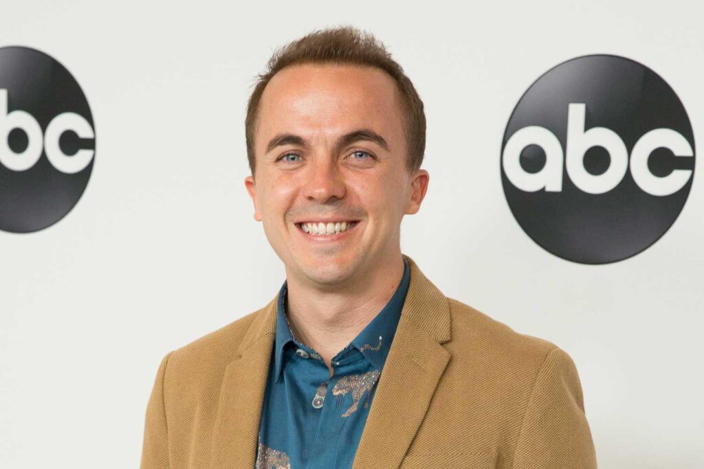 フランキー・ムニズは、最年少のSNLホストの1人であるというショットを断ったので、代わりに有名人のクラッシュに会えることができました