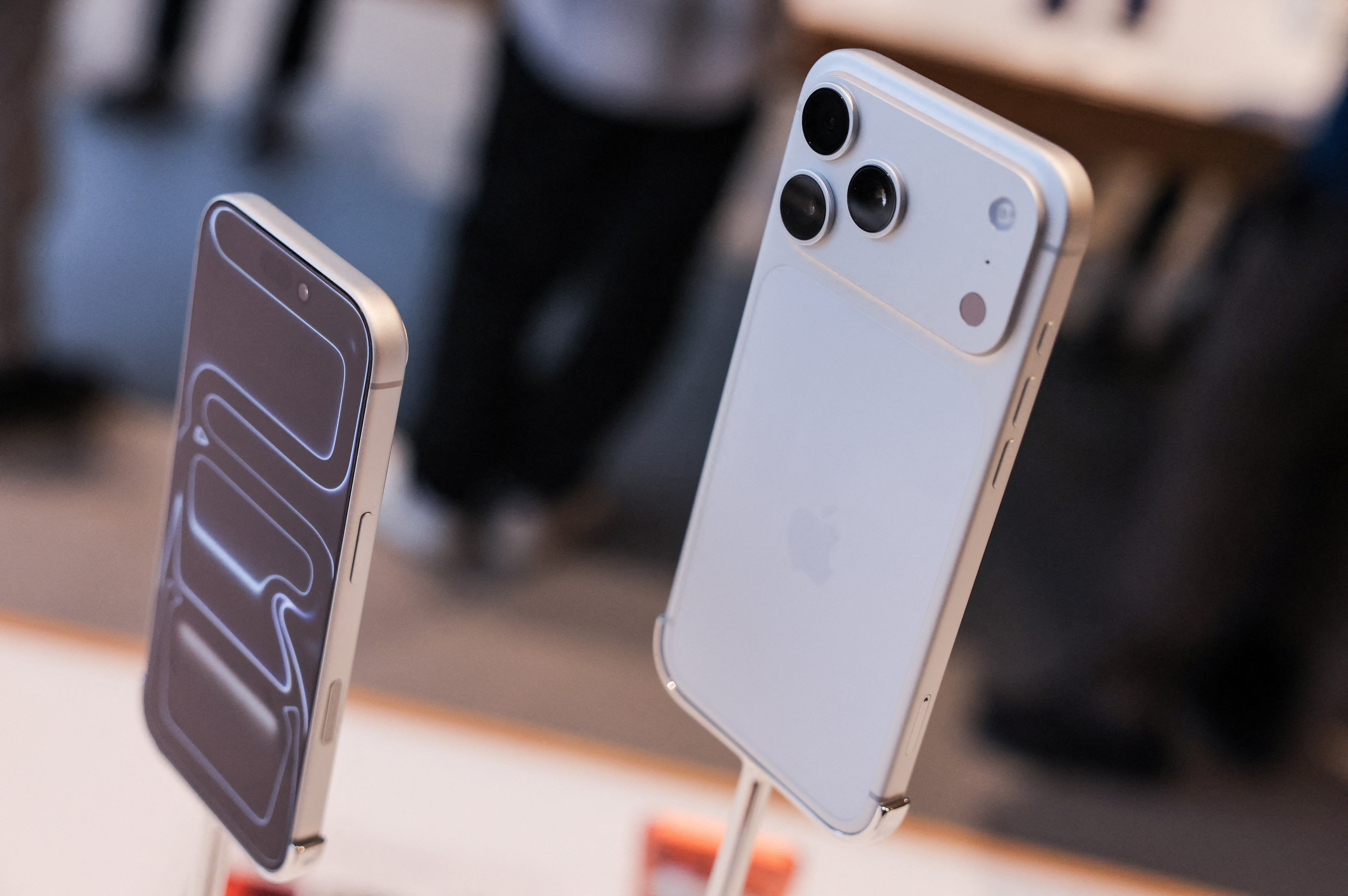 ｉＰｈｏｎｅ17、中国で好発進　北京旗艦店に数百人の列