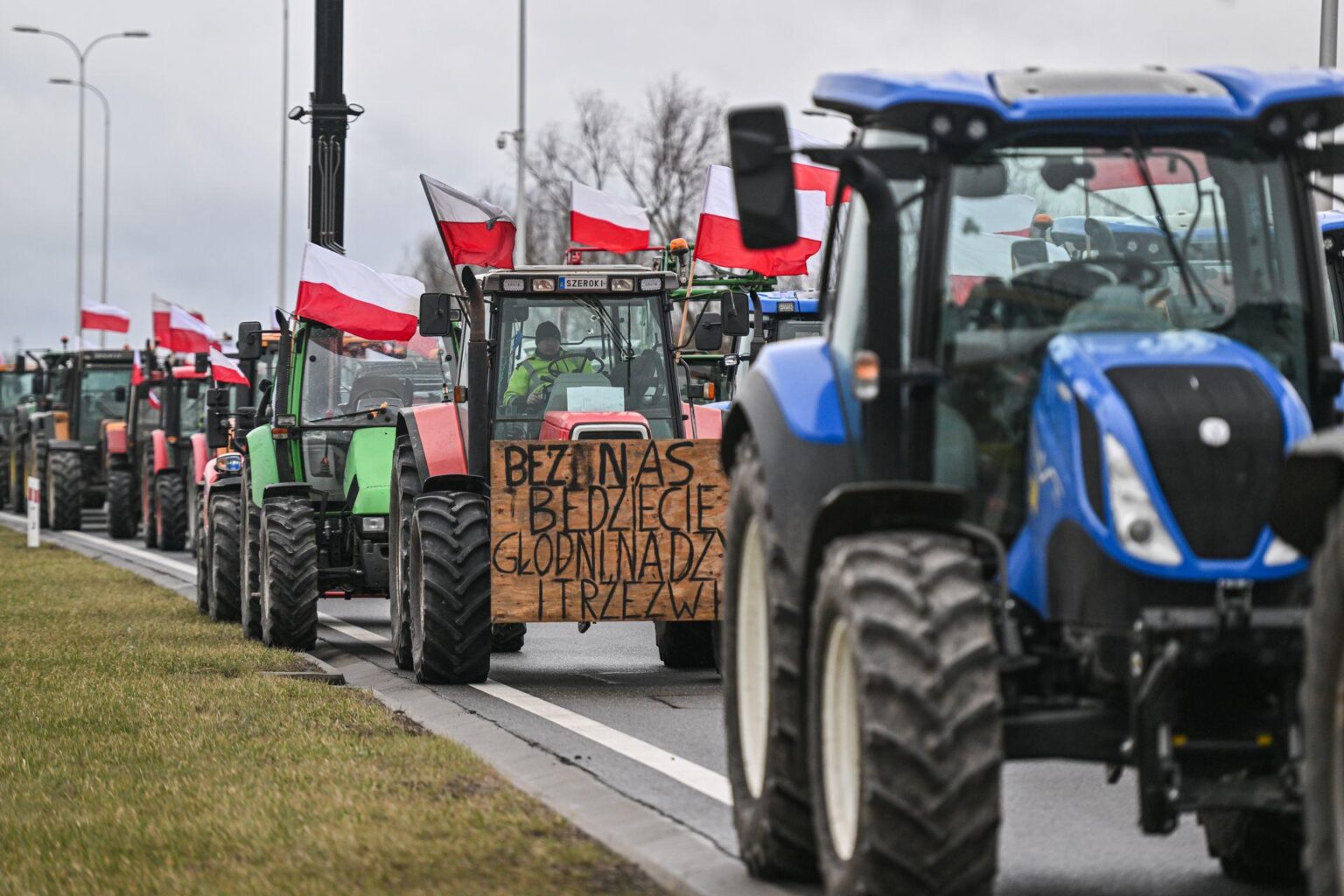 ポーランドの農家は、緊張が高まった中で別のウクライナ国境封鎖を開始します