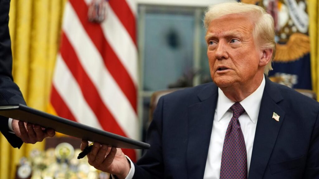 トランプは、ポートランドの軍事計画を後退させているようです。