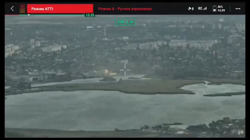 ロシア陸軍の砲撃ハーソンの映像。彼らは大砲、MLR、滑空爆弾を使用して街を襲った。
