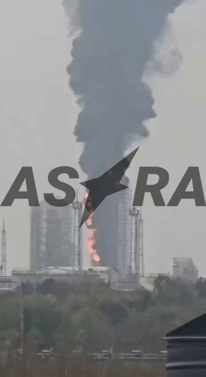ロシアの製油所に別のストライキがあったことが判明しました。バシュコルトスタンのサラバトにあるガスプロムネフテクヒムサラバトオイル製油所には、最前線から1300 km以上です。アクションにおけるウクライナの制裁