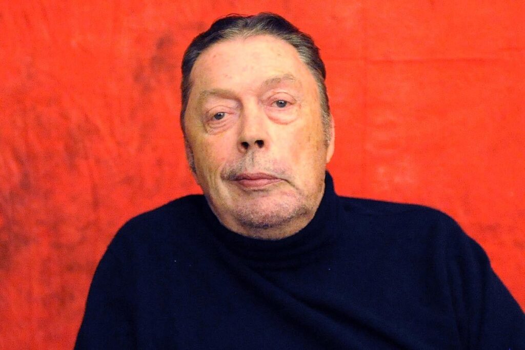ティム・カリーは、まれなインタビューで岩だらけのホラーがもともと「失敗」と見なされていました：「私は押しつぶされました」