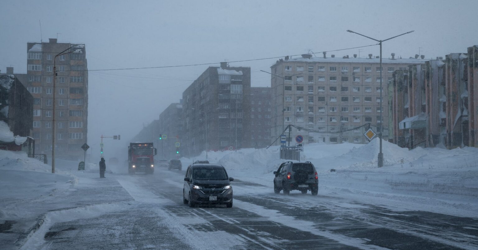 焦点：北極圏に送られたロシア活動家、戦争による人手不足で受刑者の強制労働が急増 | ロイター