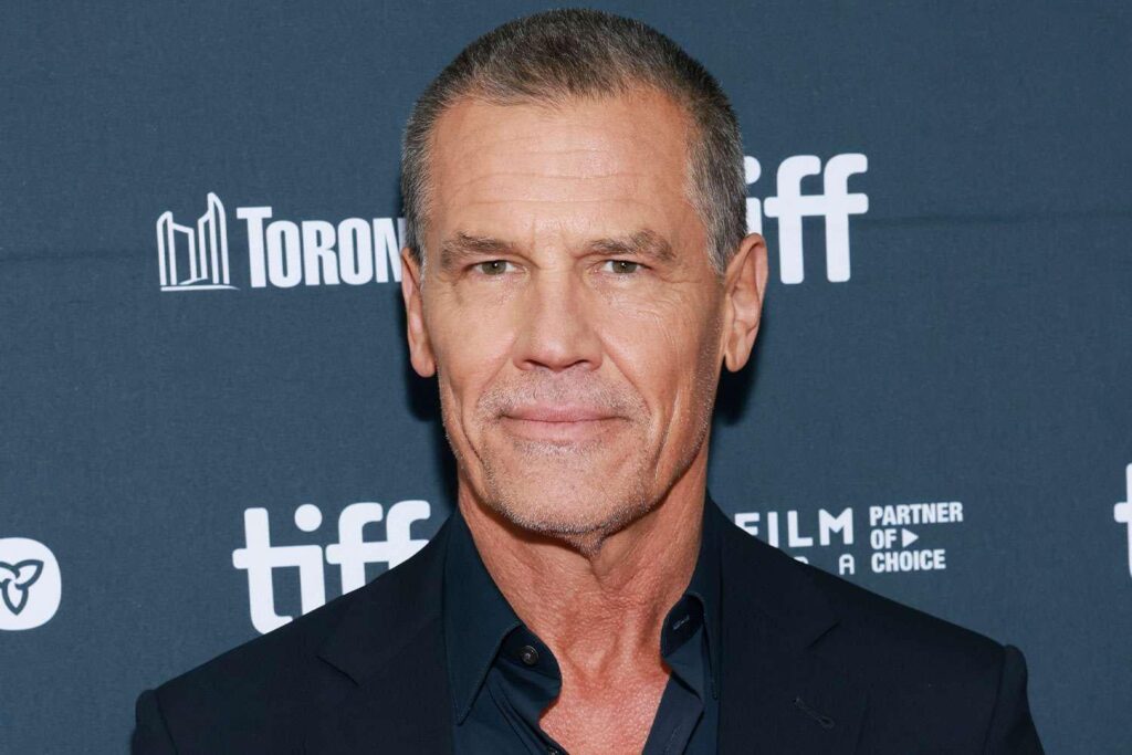 ジョシュ・ブローリンは、ナイフアウト続編キャストの化学はとても激しく、セットの「乱交」のように感じたと言います