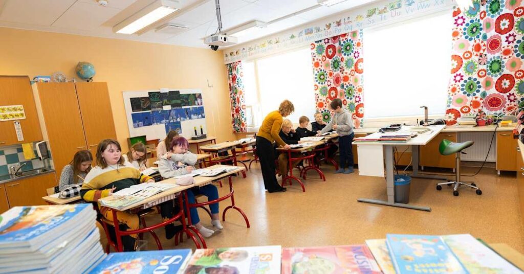 レポート：フィンランドの小学校の半分は、出生率が急落したため閉鎖に直面しています