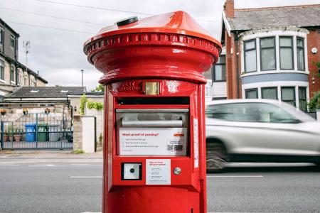 小型郵便物投函できるポスト　英国、ネット中古品売買に対応 - 琉球新報デジタル