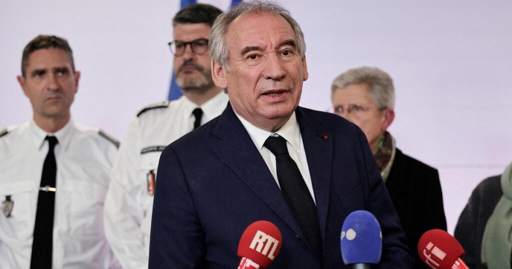 フランスの首相であるBayrouは、イタリアの財政投棄を非難しています