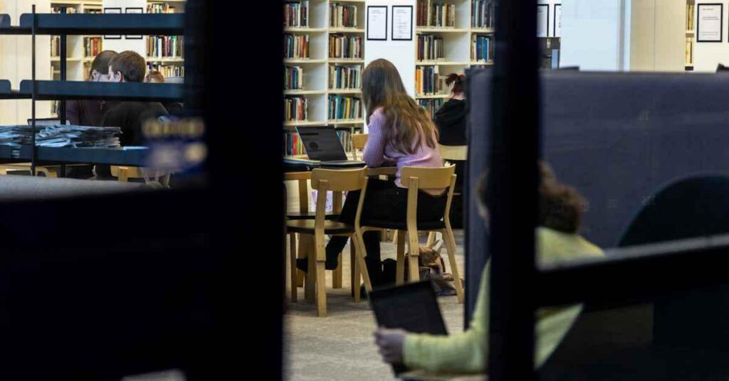 非EUの学生はフィンランドの仲間よりも速くクレジットを完了し、卒業生