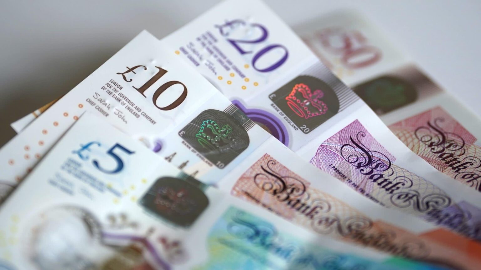 英国のセーバーには、6億1,400万ポンド以上の過剰現金があります