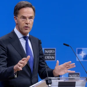 Russia-Ucraina, la Nato lancia “Sentinella Est” per blindare il fianco orientale e pensa alla no-fly zone