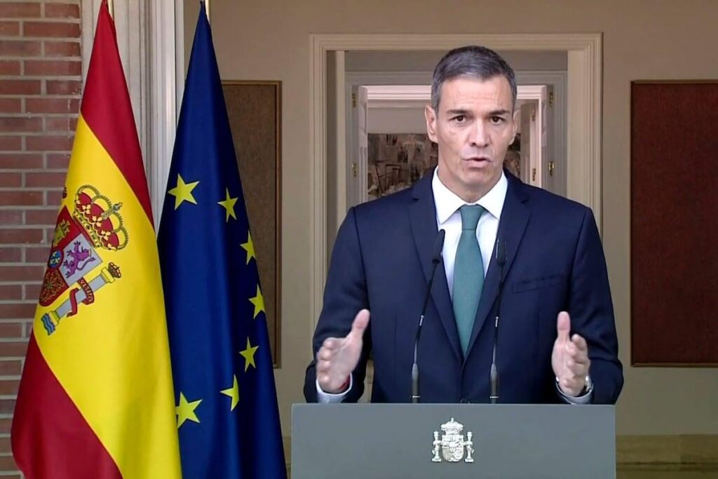 スペインの首相は、ISRARELでの武器の総禁止団を発表し、ラベルはパレスティニアンで「GENOCIDE」で攻撃します。
