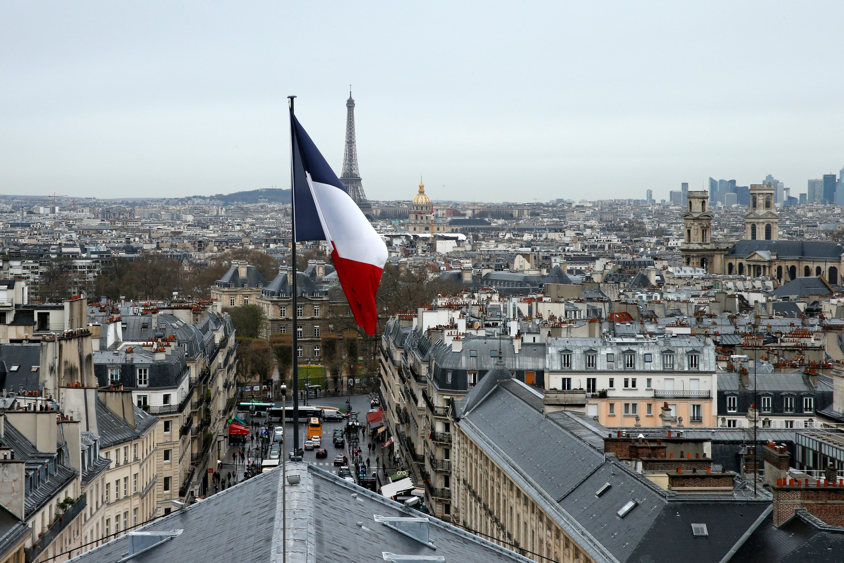 フィッチが仏国債格下げ、過去最低「Ａプラス」　財政再建不安視
