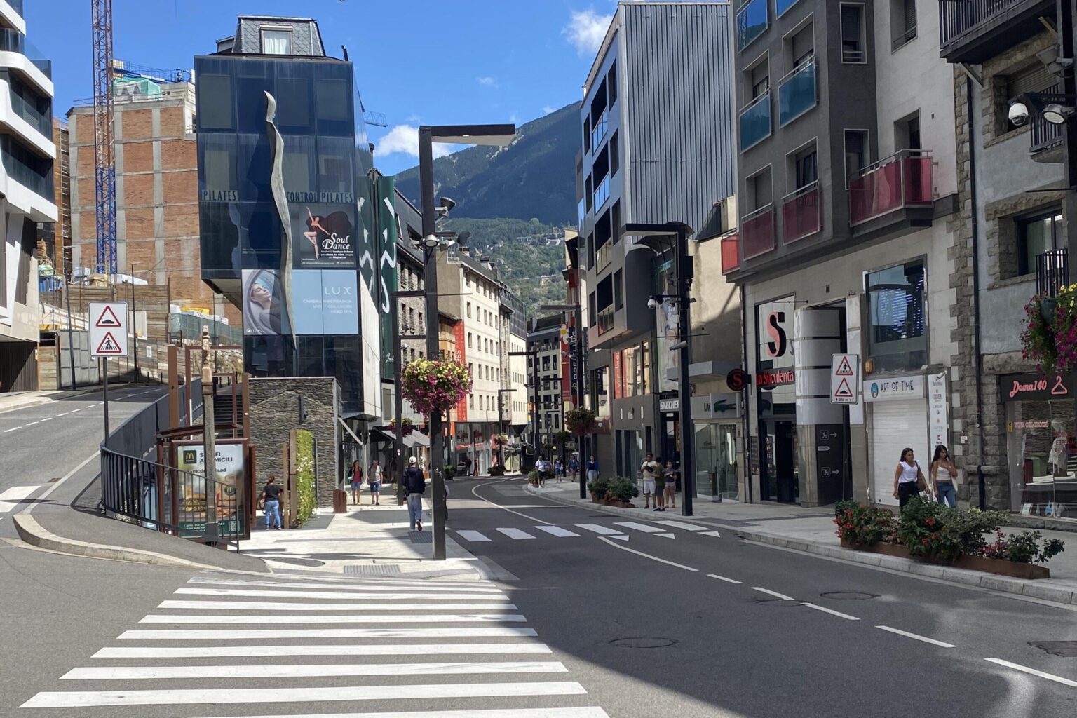 ラウンドアバウトとイグレシアス司教の間のメリトクセルは、来年の決定的なものとしてクリスマスまで毎週日曜日に閉鎖されます