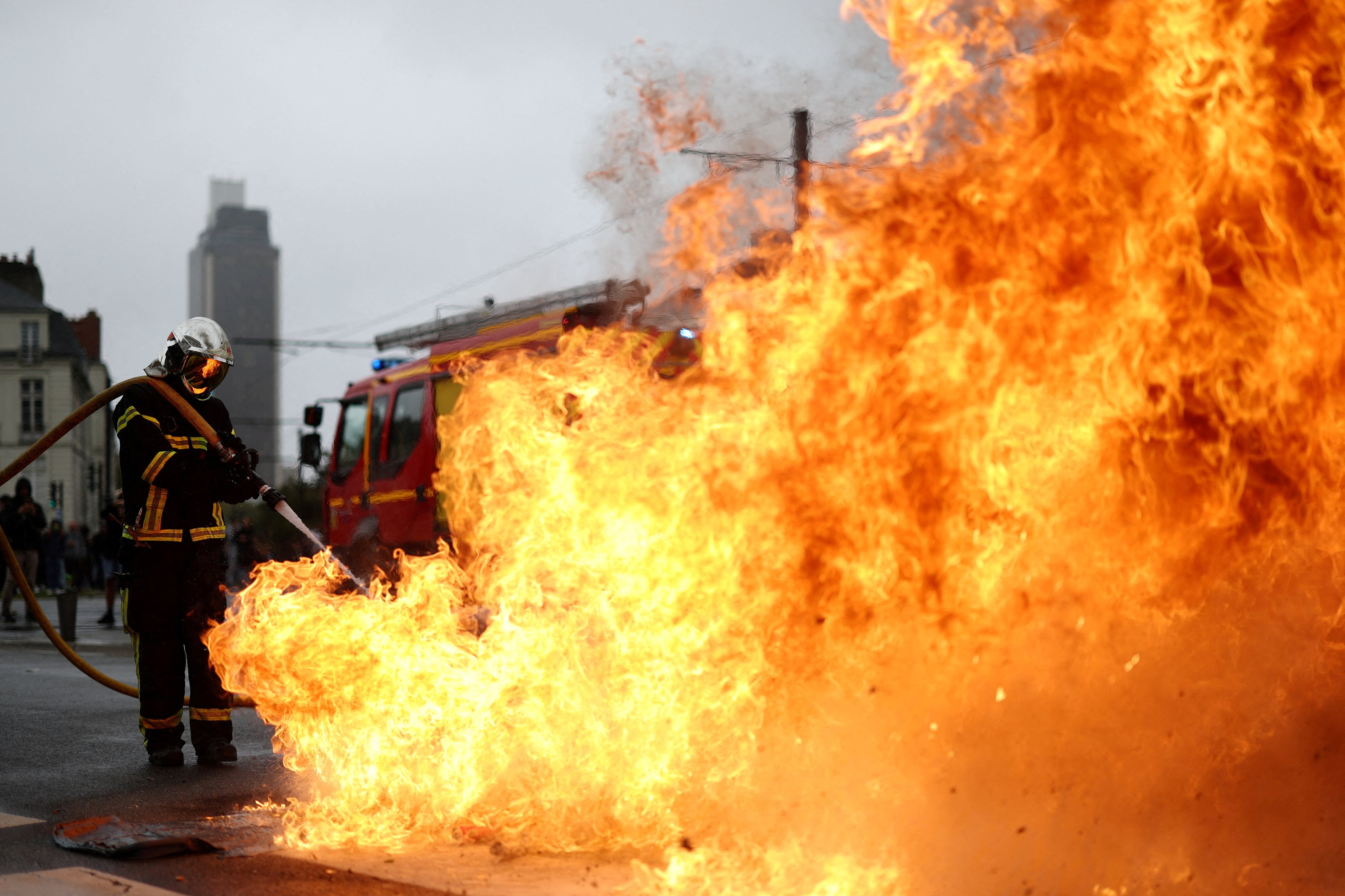 フランス各地で反政府デモ、数千人が参加　政治への不満浮き彫り