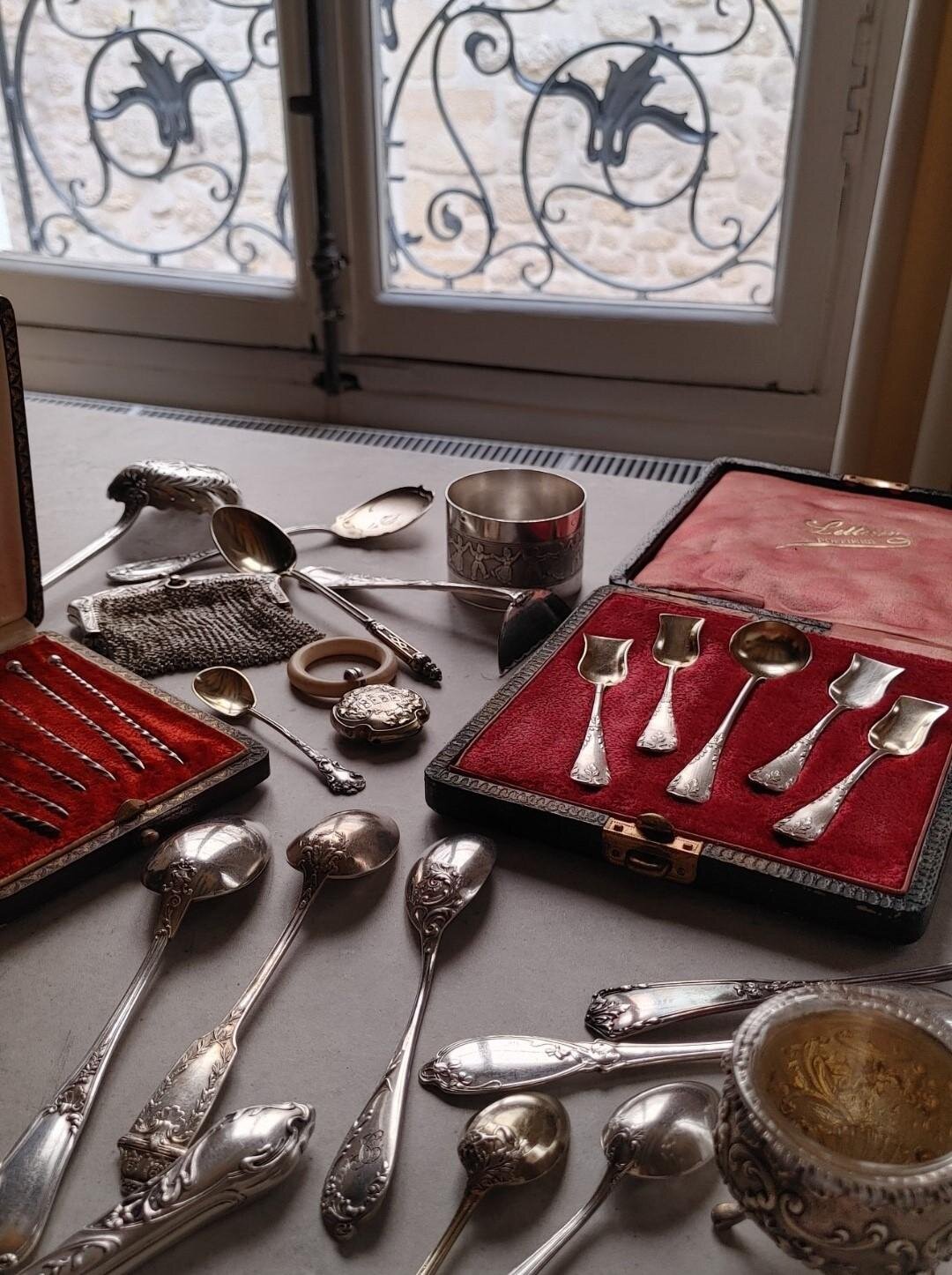 アンティークモモ