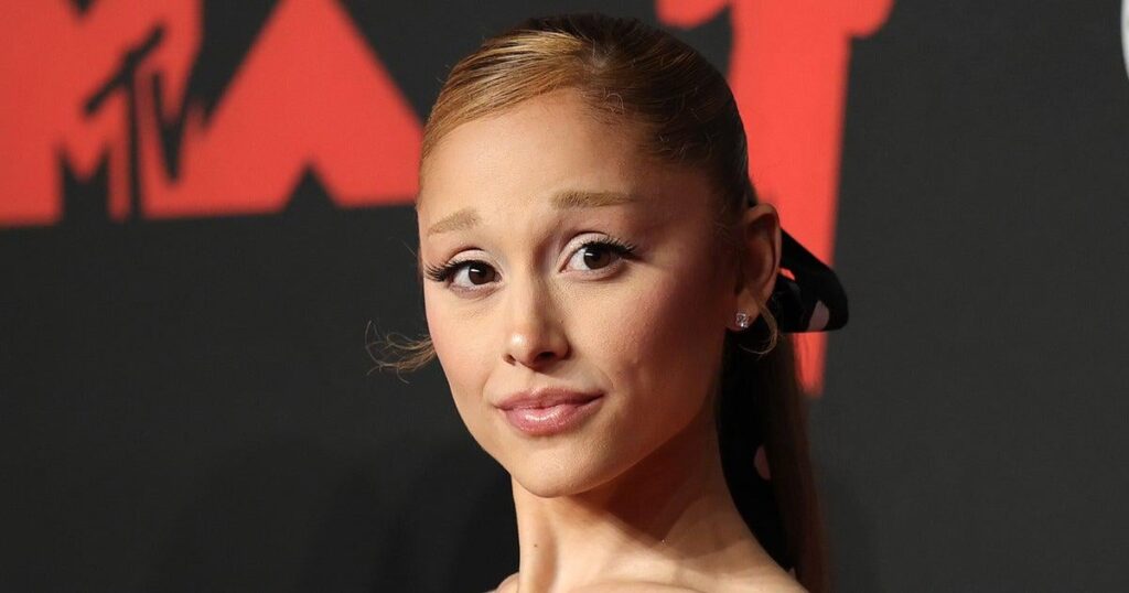 アリアナ・グランデは、トランプの支持者にかなり鈍い質問を共有しています