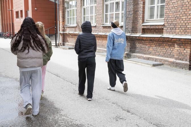 雇用契約法の修正により、15〜17歳で1日2時間働くことができます
