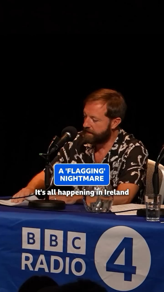 アイルランドのコメディアンアンドリューマックスウェルは、BBCのアイルランドの旗について語っています